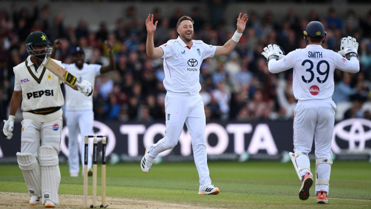 Ollie Robinson needed Jamie Smith's intervention to dismiss Ali Usman, England vs Pakistan, 1st Test, Leeds, 3rd day, August 21, 2026