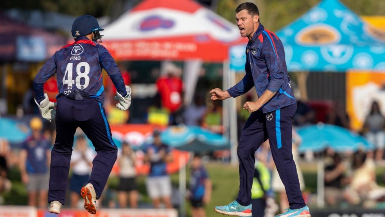 Gerhard Erasmus roars after bowling Bjorn Fortuin, Namibia vs South Africa, Men's T20I tri-series, Windhoek, August 28, 2026