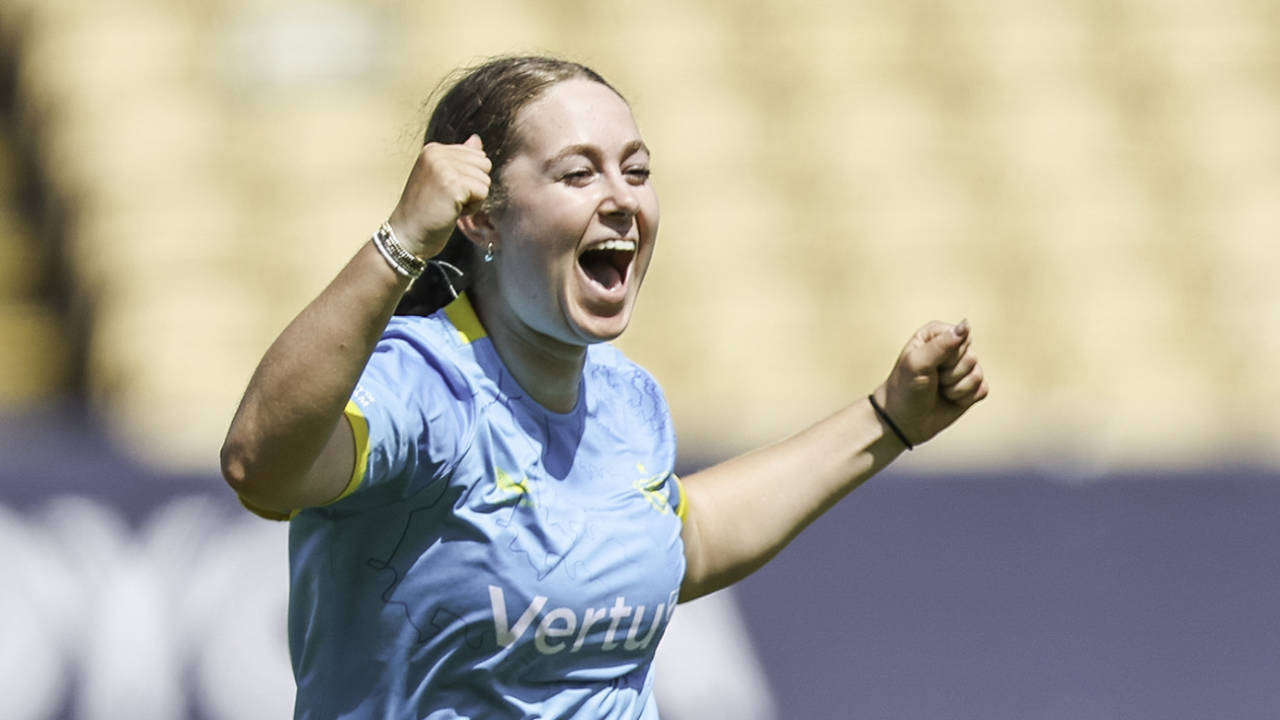 Phoebe Brett celebrates a wicket, Warwickshire vs Somerset, Women's T20 Blast, Edgbaston, May 24, 2026