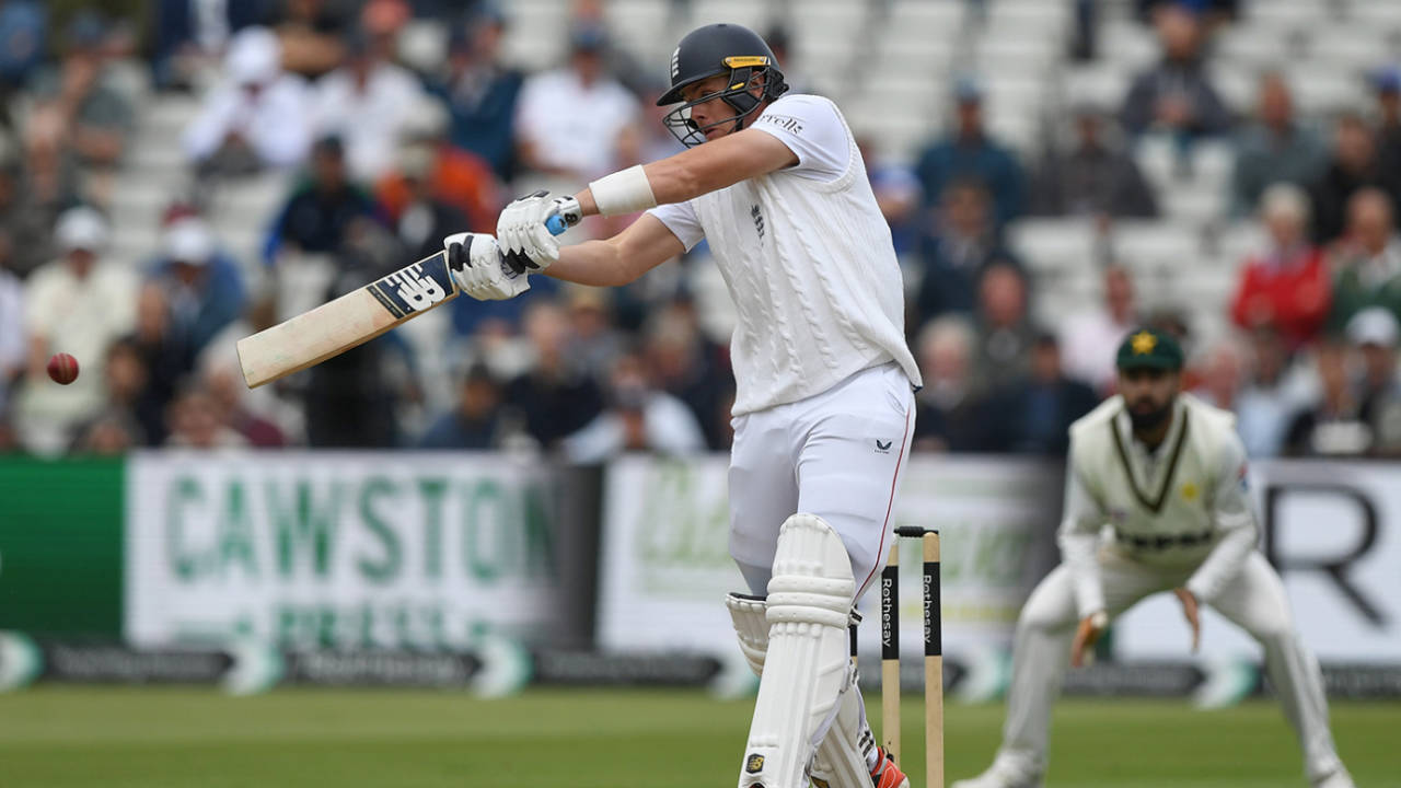 Jamie Smith frees his arms, England vs Pakistan, 3rd Men's Test, Edgbaston, 2nd Day, September 10, 2026