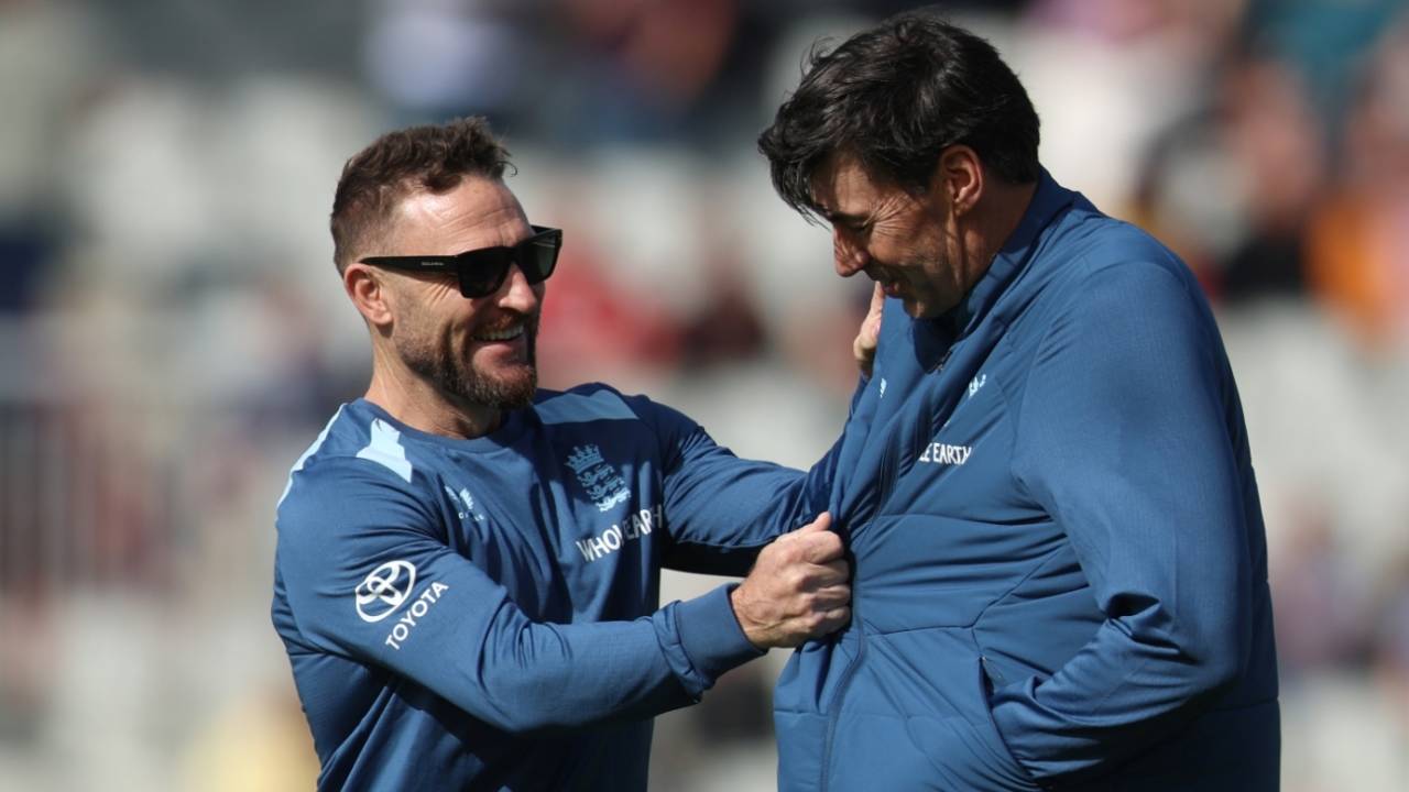 England white-ball coach Brendon McCullum catches up with red-ball coach Stephen Fleming, England vs Sri Lanka, 3rd T20I, Old Trafford, September 19, 2026