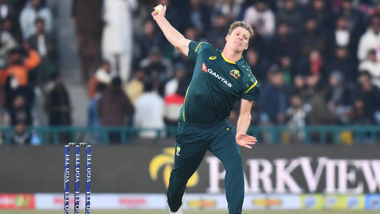 Jack Edwards bowls on his T20I debut, Pakistan vs Australia, 1st T20I, Lahore, January 29, 2026