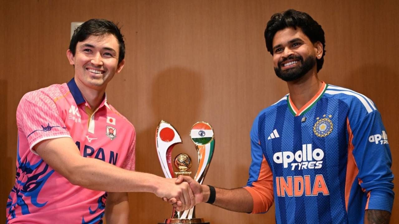 Captains Kendel Kadowaki-Fleming and Shreyas Iyer pose with the trophy, Sano, September 21, 2026