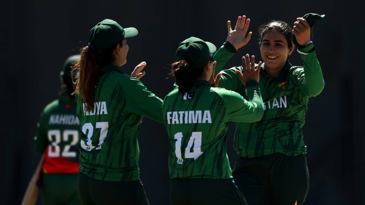 Tasmia Rubab celebrates with Fatima Sana and Aliya Riaz after Pakistan's win, Bangladesh vs Pakistan, Asian Games women's competition semi-final, Nisshin, September 22, 2026