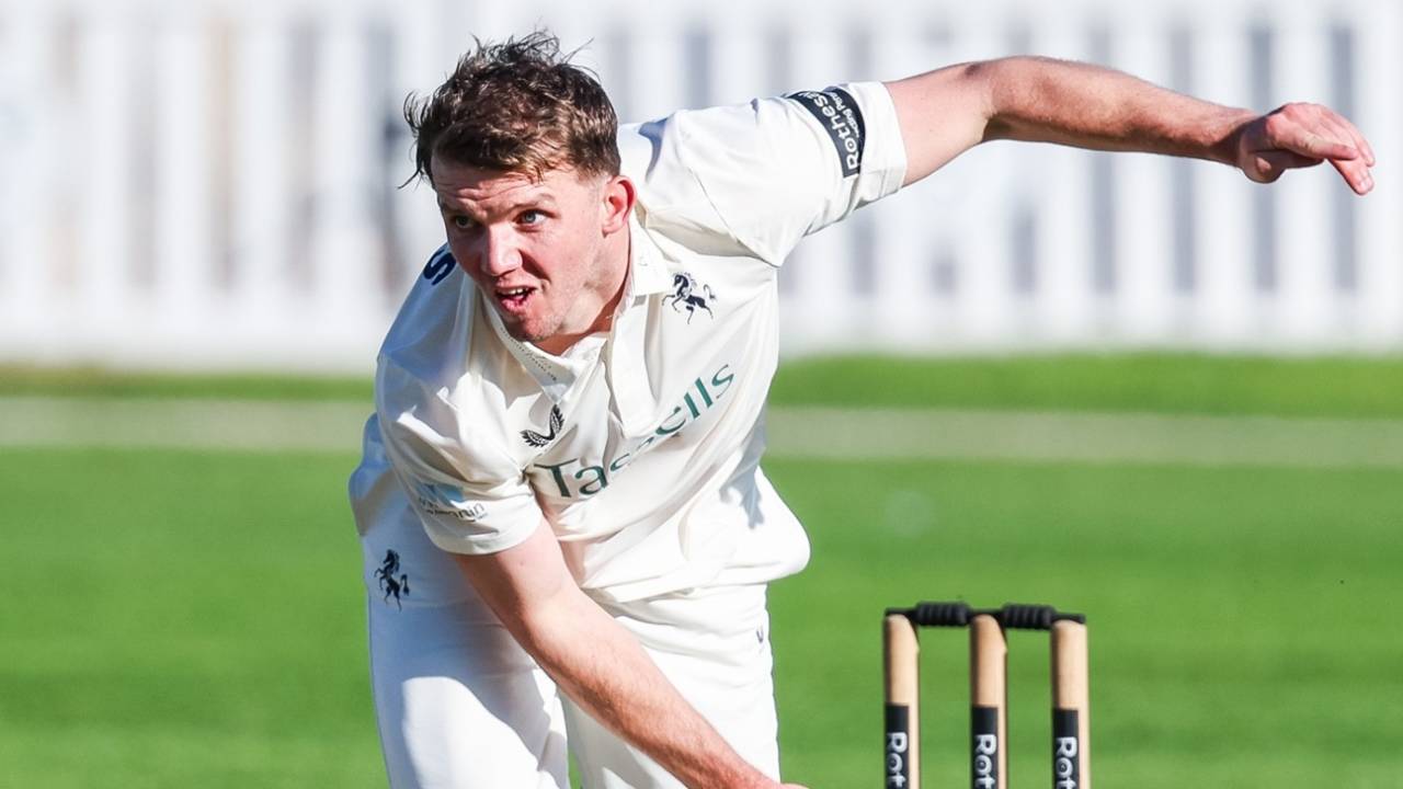 Matt Milnes lets fly, Worcestershire vs Kent, County Championship, Division Two, New Road, April 24, 2026