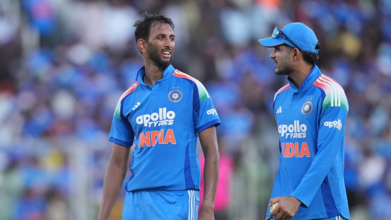 Prasidh Krishna has a chat with Shubman Gill, India vs West Indies, 1st ODI, Thiruvananthapuram, September 27, 2026