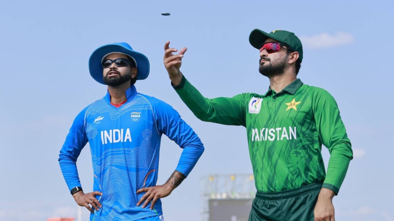 Shreyas Iyer and Sahibzada Farhan at the toss, India vs Pakistan, Asian Games men's competition final, Nisshin, October 3, 2026