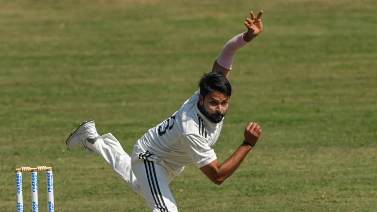 Mukesh Kumar took a six-for on day four for Rest of India, Jammu & Kashmir vs Rest of India, Irani Cup, 3rd day, Srinagar, October 4, 2026