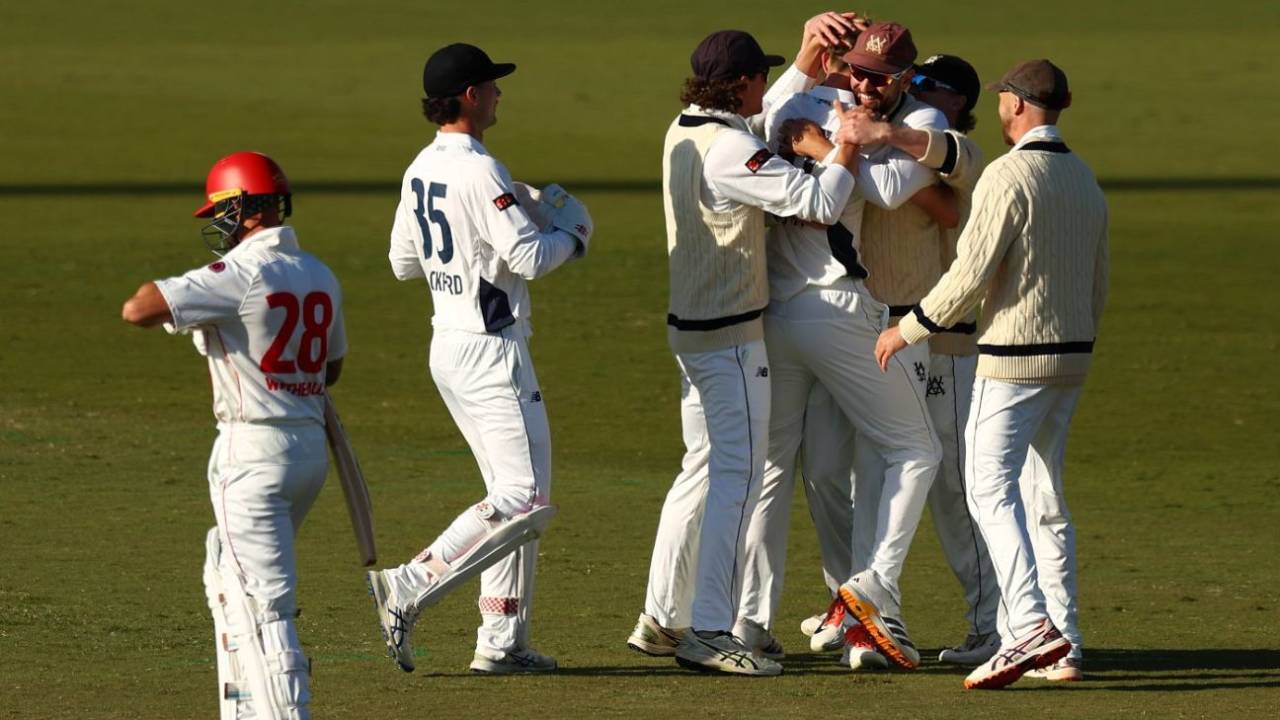Harry Hoekstra claimed Jake Weatherald for his maiden Shield wicket, Victoria vs South Australia, day 1, Sheffield Shield, Junction Oval, October 7, 2026