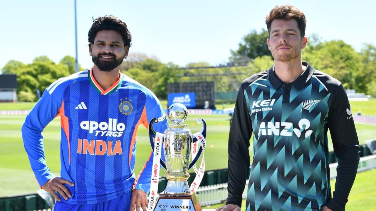 Shreyas Iyer and Mitchell Santner pose with the series trophy, Christchurch, October 21, 2026