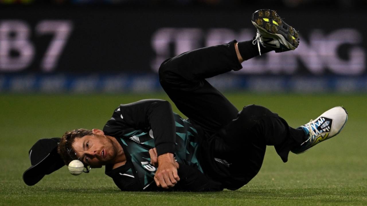 Mitchell Santner drops a catch, New Zealand vs India, 1st T20I, Christchurch, October 22, 2026