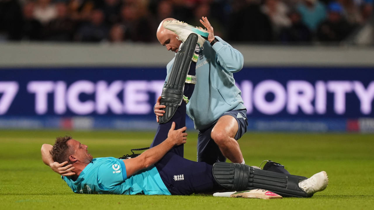 Jos Buttler had to retire hurt with a hamstring twinge, England vs Sri Lanka, 2nd ODI, Headingley, September 24, 2026