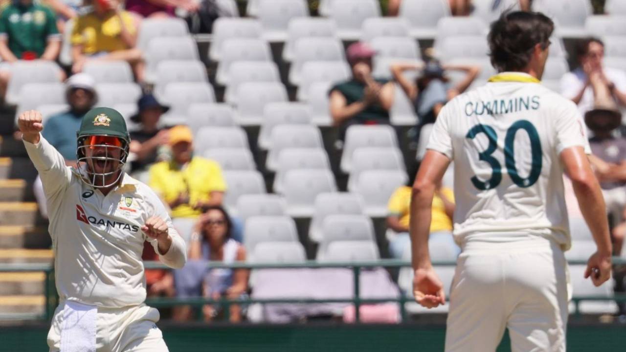 Travis Head and Pat Cummins celebrate a wicket, South Africa vs Australia, 3rd Test, Cape Town, 4th Day, October 30, 2026