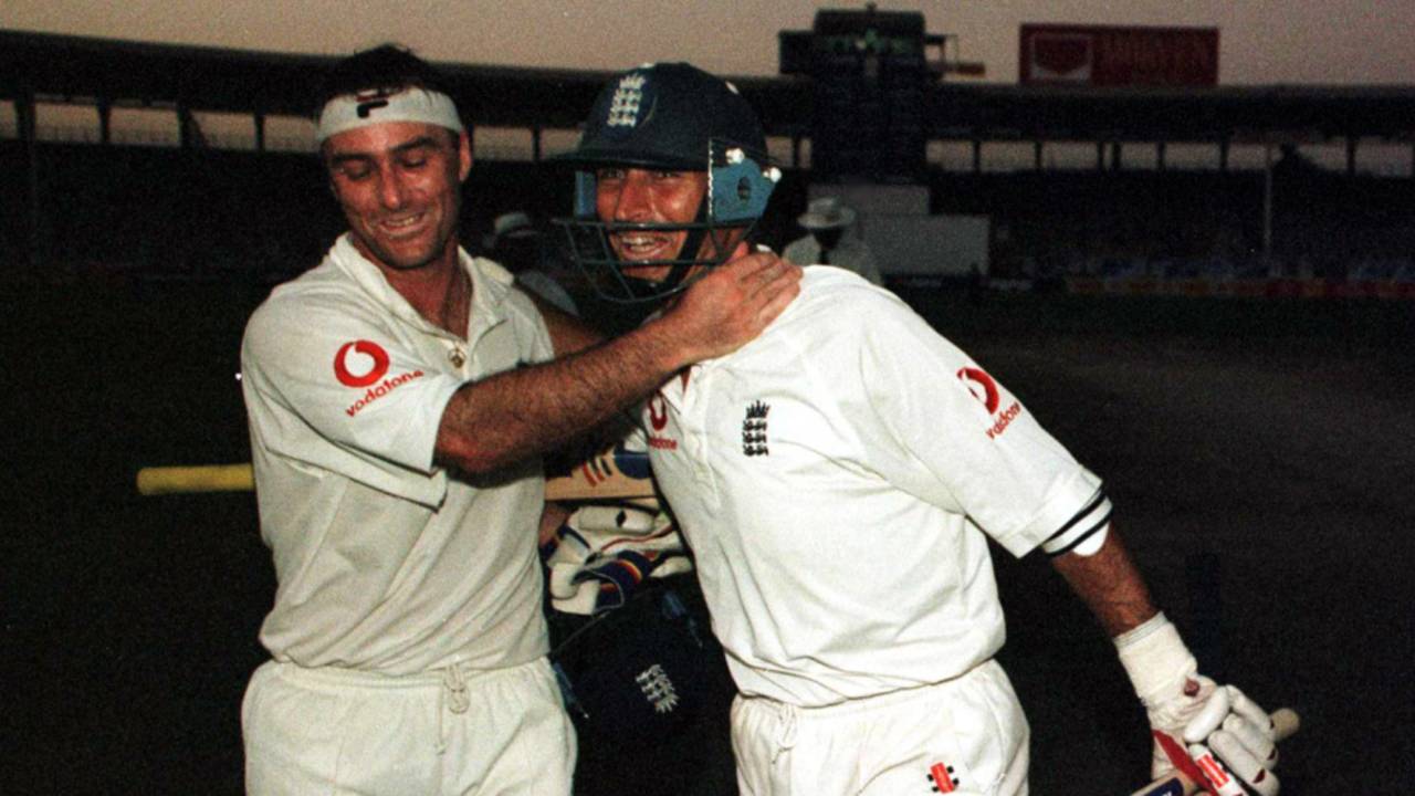 Karachi 2000: Thorpey and Nass take England home in the dark&nbsp;&nbsp;&bull;&nbsp;&nbsp;Getty Images