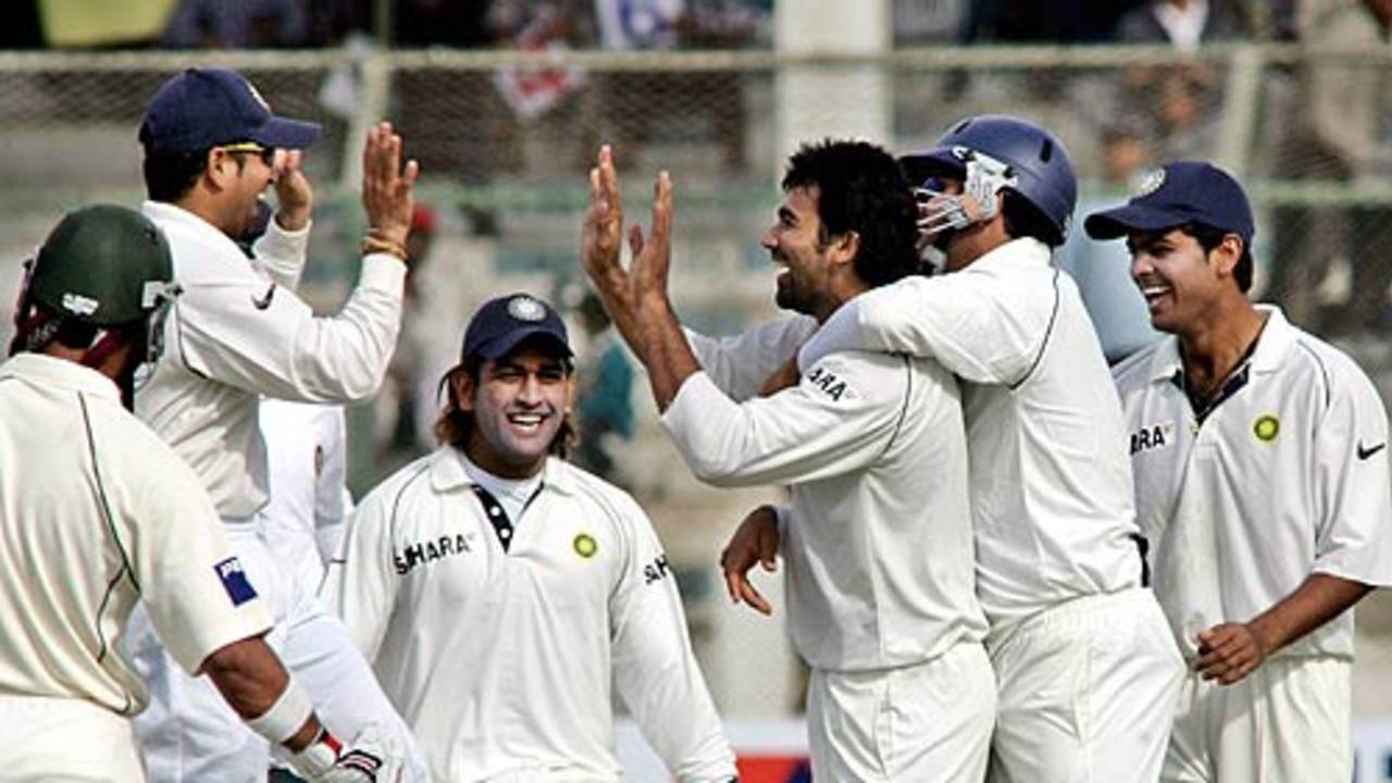 The Indians congratulate Zaheer Khan after Shahid Afridi's wicket