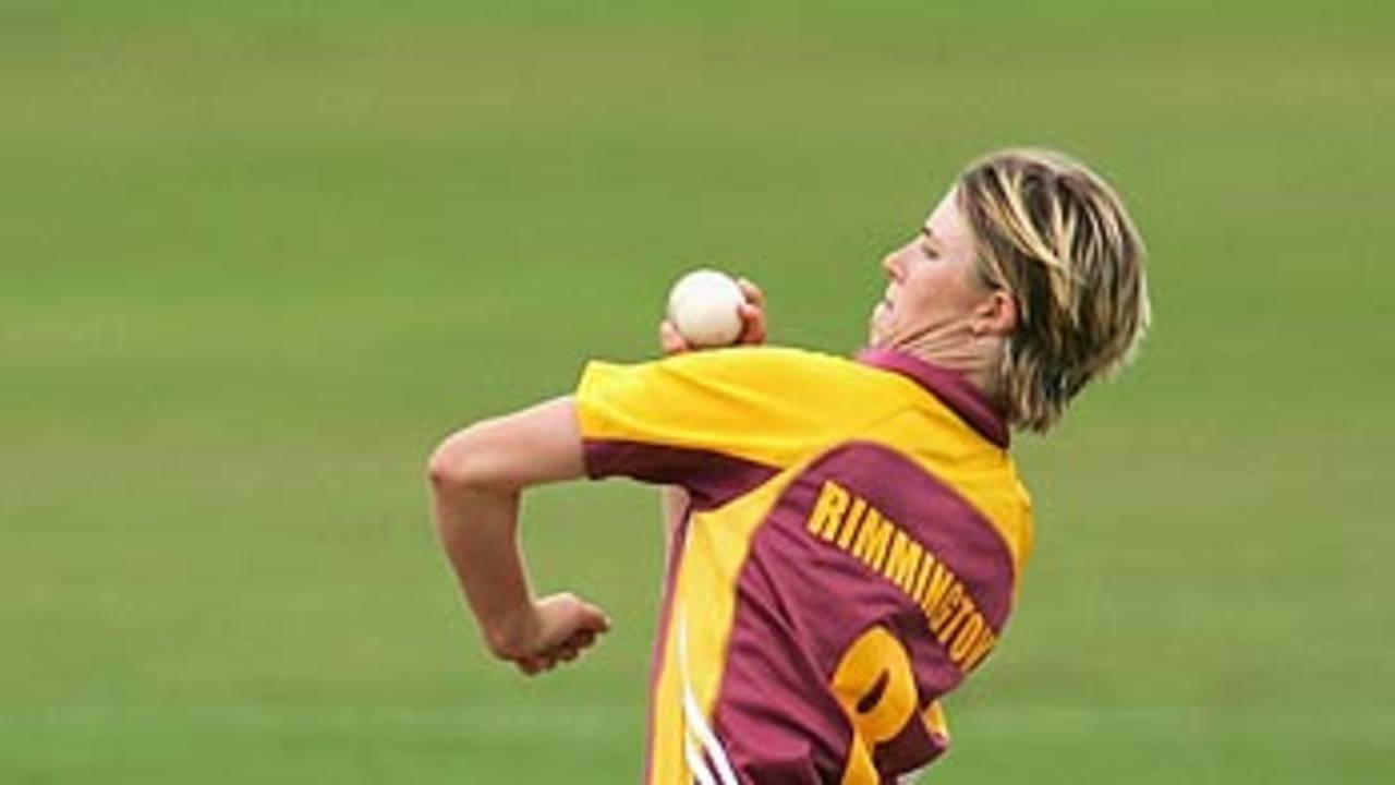 Rikki-Lee Rimmington bowls against New South Wales