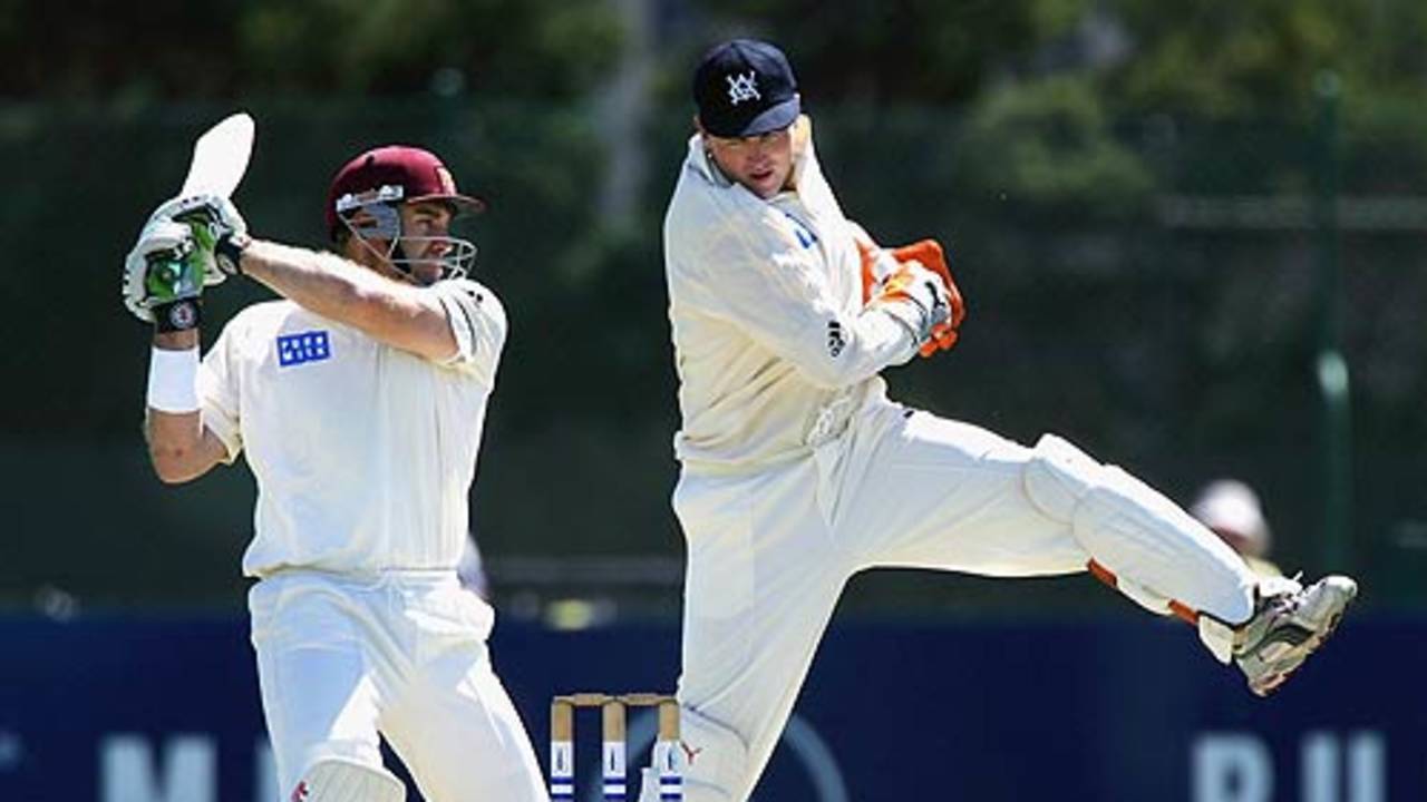 Matthew Hayden misses, Nathan Pilon collects, Victoria v Queensland, Pura Cup, Junction Oval, Melbourne, March 2, 2006