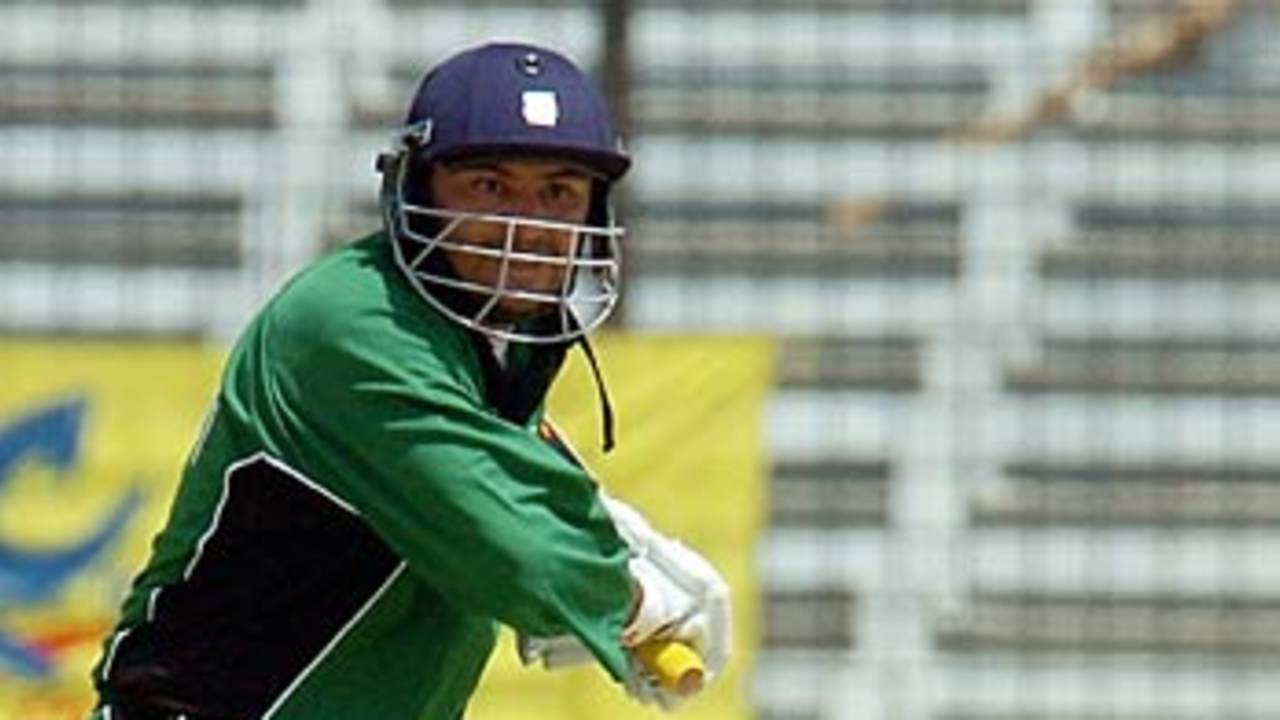 Hitesh Modi formed a valuable stand with Steve Tikolo, adding 95 in 20 overs, Bangladesh v Kenya, 4th ODI, Fatullah, March 25, 2006