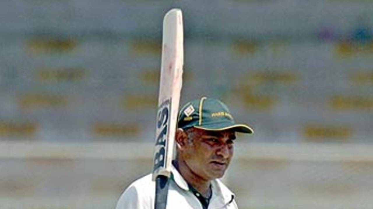 Aamer Sohail raises his bat after reaching his half-century, Pakistan Seniors v India Seniors, 1st one-dayer, Karachi, April 23, 2006