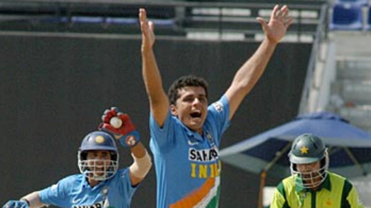 Dinesh Karthik and Reetinder Sodhi combine to dismiss Mohammad Hafeez, India A v Pakistan A, EurAsia Series, Abu Dhabi, May 5, 2006
