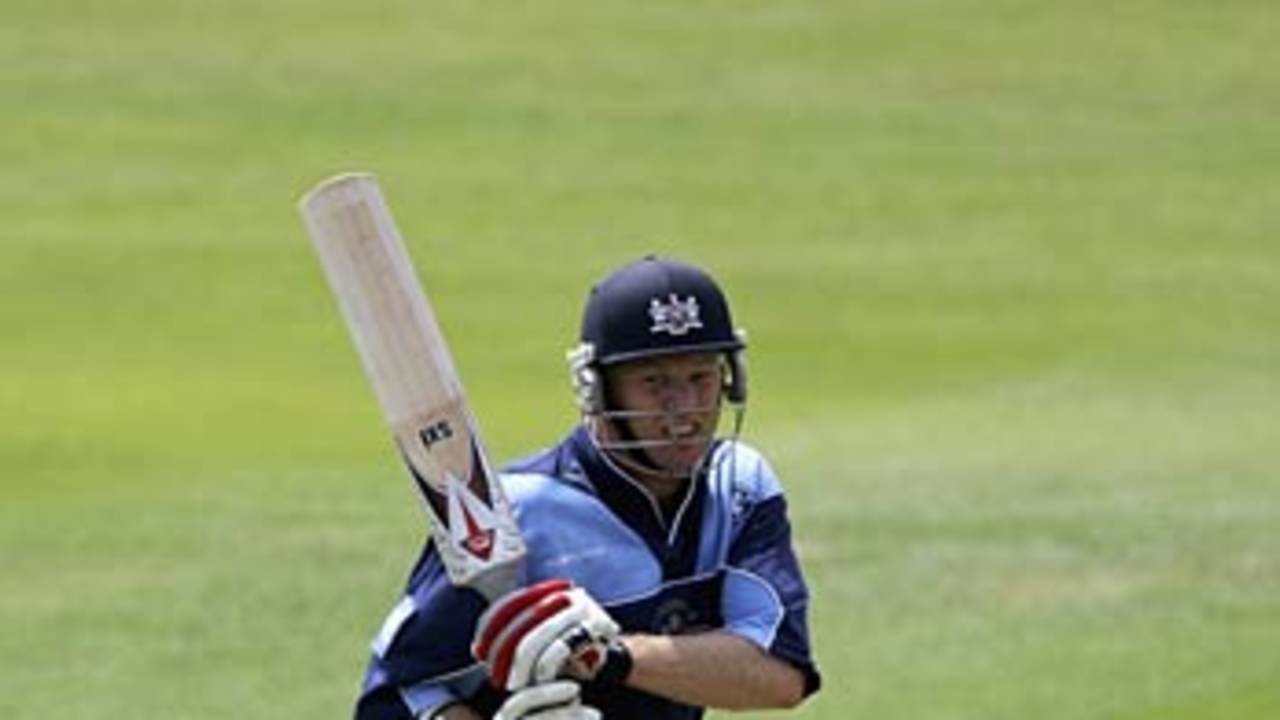 Phil Weston pulls during his 54, the highest score in Gloucestershire's 217, Essex v Gloucestershire, C&G Trophy, Chelmsford, June 11, 2006