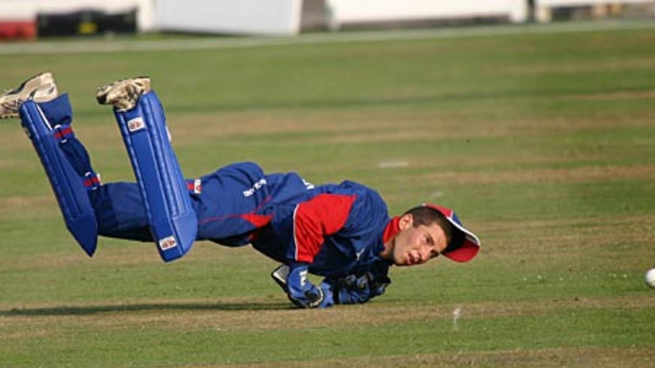 Paul Dixey just fails to hold on to a tough chance, England U-19 v India U-19, 3rd ODI, Cardiff, July 21, 2006