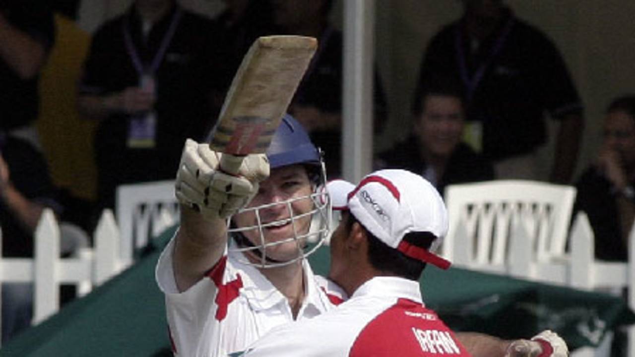 Mark Fuzes salutes to the crowd after hitting the winning runs for Hong Kong against Sri Lanka at the 2006 Cathay Pacific / Standard Chartered Hong Kong International Cricket Sixes at Kowloon Cricket Club on 11th November 2006