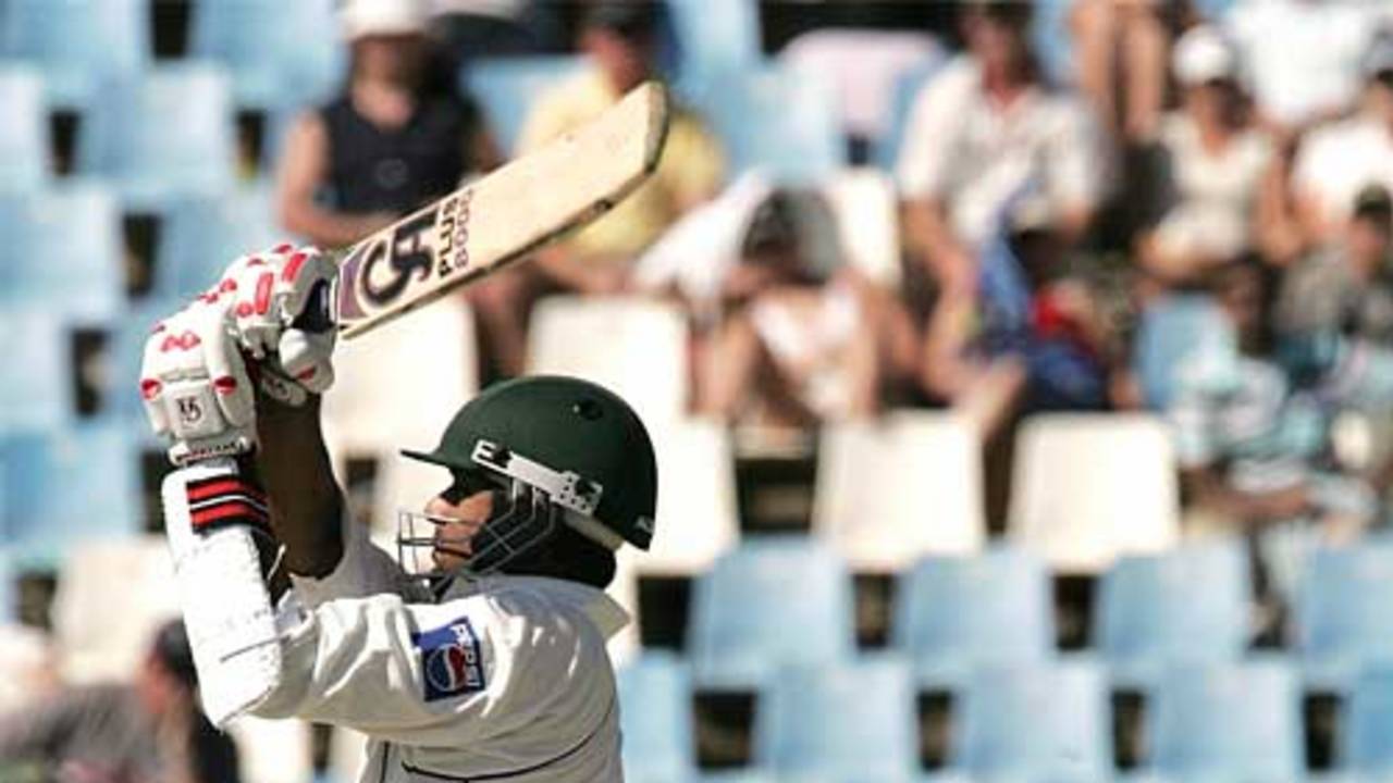 Shahid Nazir is finally cleaned up after making a Test best of 40, South Africa v Pakistan, 1st Test, Centurion Park, January 14, 2007