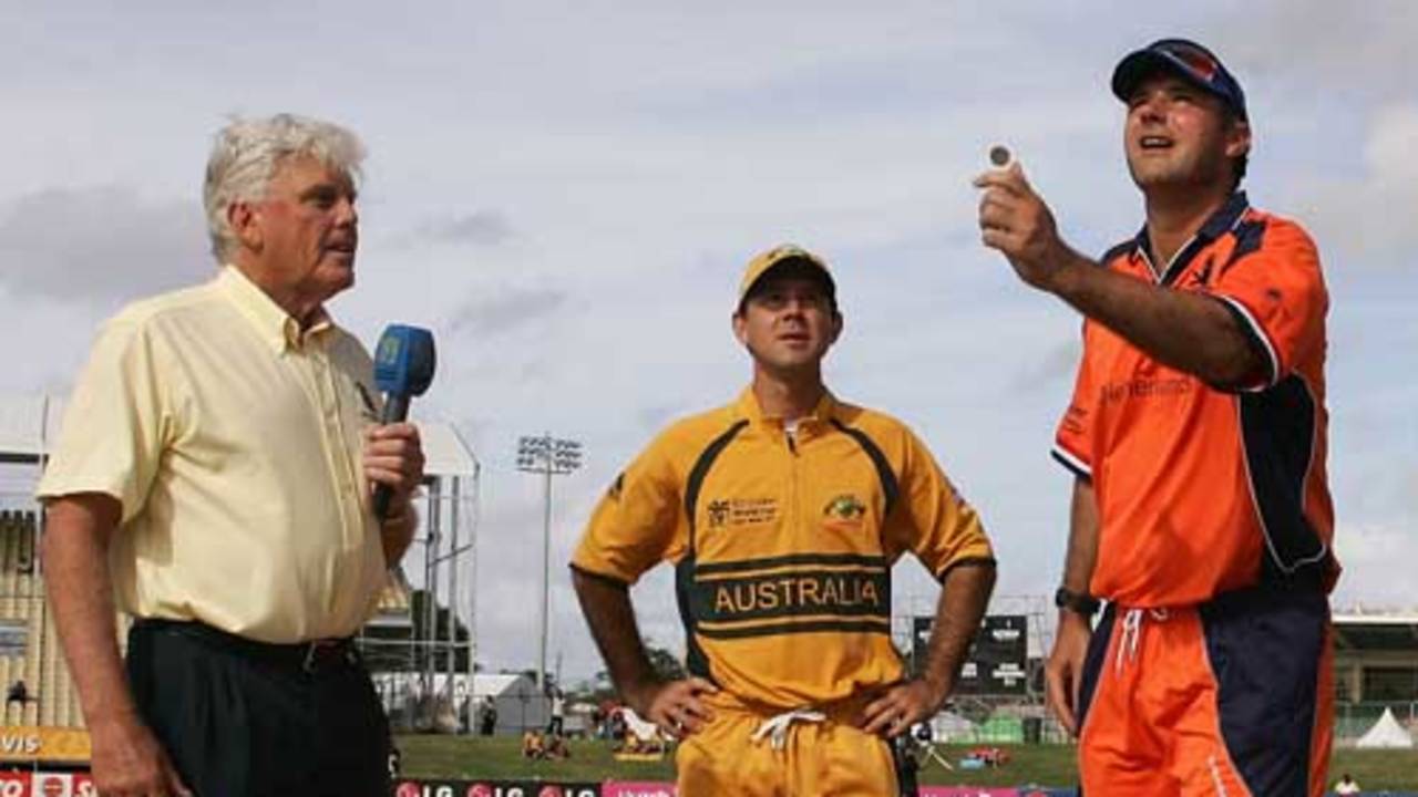 Ricky Ponting and Luuk van Troost at the toss along with Barry Richards 