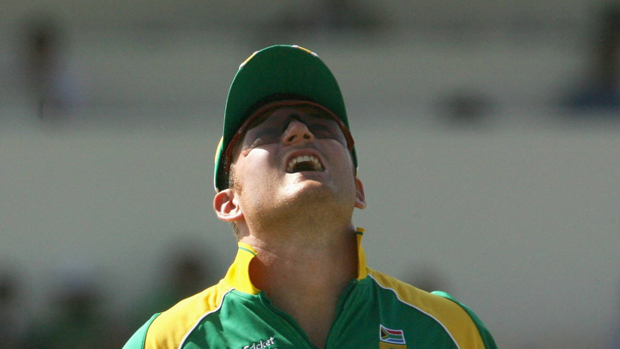 Graeme Smith throws his head to the heavens as South Africa's World Cup hopes peter away, Australia v South Africa, 2nd semi-final, St Lucia, April 25, 2007