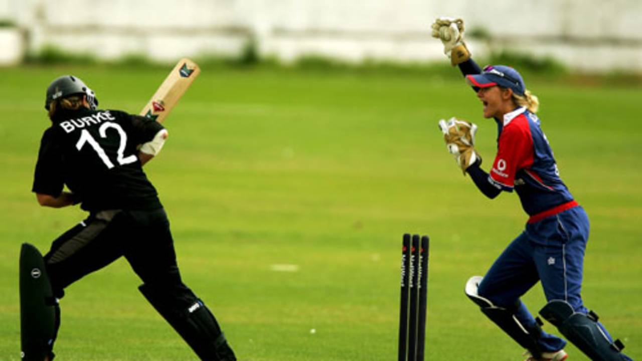 Sarah Burke is cleaned up by Isa Guha, England v New Zealand, 5th women's ODI, Blackpool, August 27, 2007