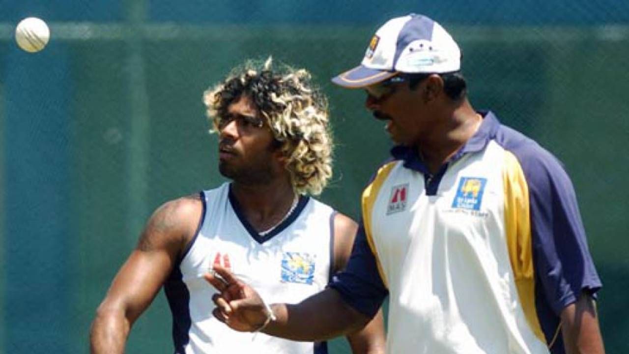 Lasith Malinga discusses with bowling coach Champaka Ramanayake, Colombo, October 9, 2007 