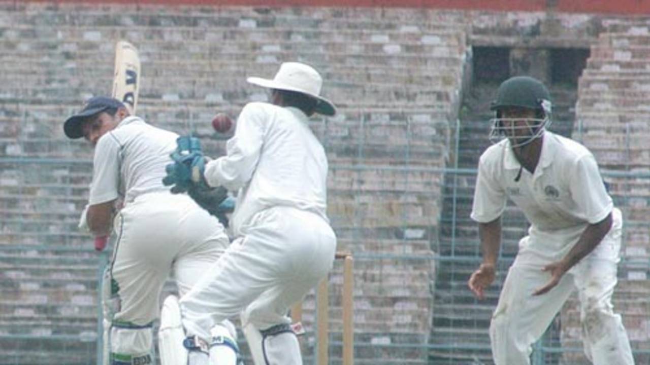 Safi Ahmed glances the ball during his painstaking 92-ball 14, Bengal v Hyderabad , Ranji Trophy Super League, Group B, 1st round, 1st day, Eden Gardens, November 4, 2007 

