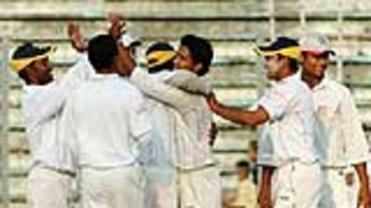 Chittagong players congratulate Kamrul Islam, Dhaka v Chittagong, National Cricket League, Mirpur, 4th day, November 13, 2007