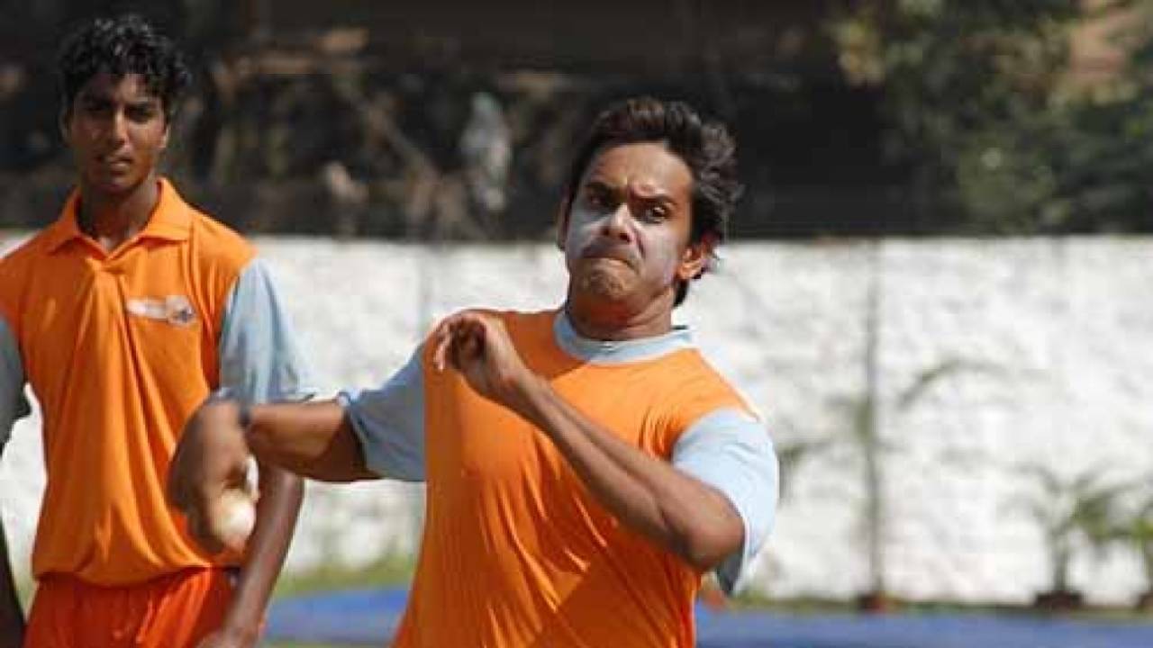 Robin Morris of the Mumbai Champs bowls during an ICL training camp, Mumbai, November 19, 2007