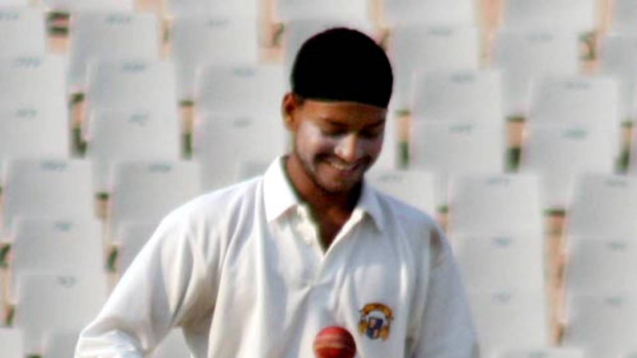Charanjit Singh picked up the wickets of Mohammad Kaif and Suresh Raina, Ranji Trophy Super League, Group B, 3rd round, 4th day, Mohali, November 26, 2007