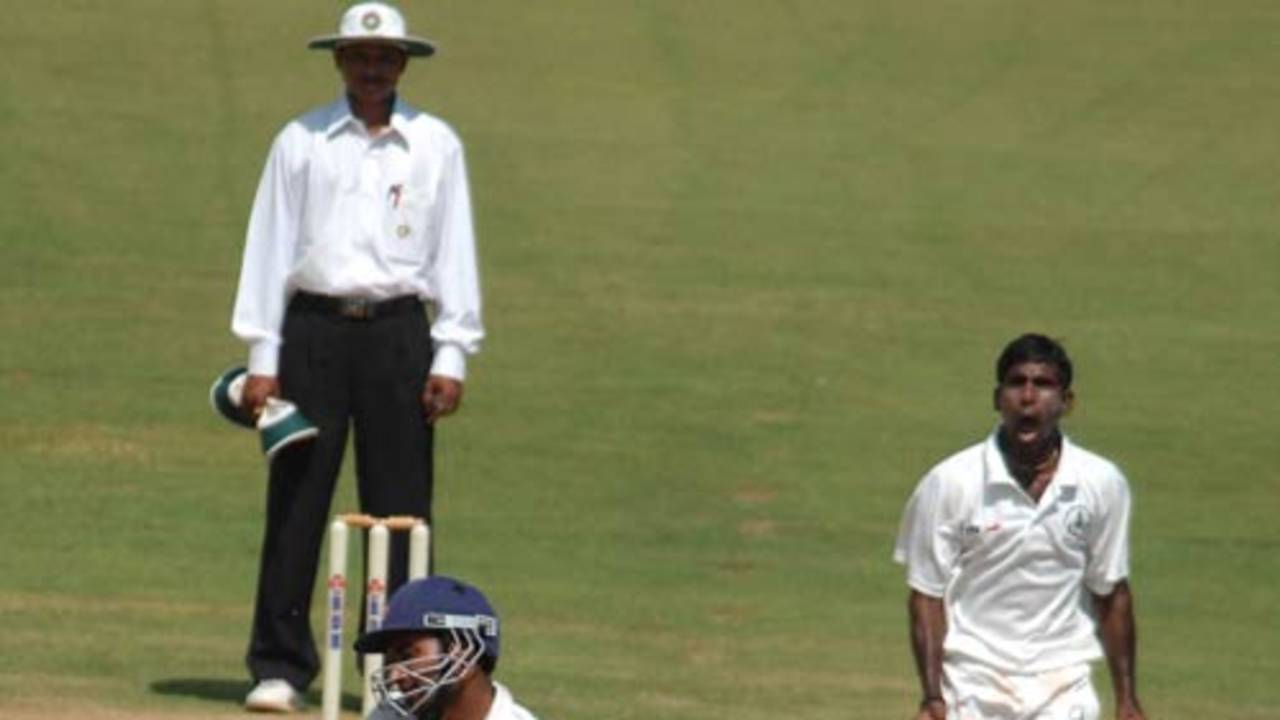 Paras Dogra is stumped by H Gopinath off the bowling of Chinnaswamy Suresh, Tamil Nadu v Himachal Pradesh, Ranji Trophy Super League, Group A, 5th round, Chennai, 2nd day, December 10, 2007 