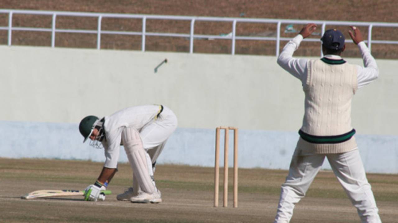 Mukesh Sharma gets into an awkward position after missing a cut shot, Himachal Pradesh v Rajashtan, Ranji Tropy Super League, Group A, 7th round, 1st day, Dharamsala, December 25, 2007 