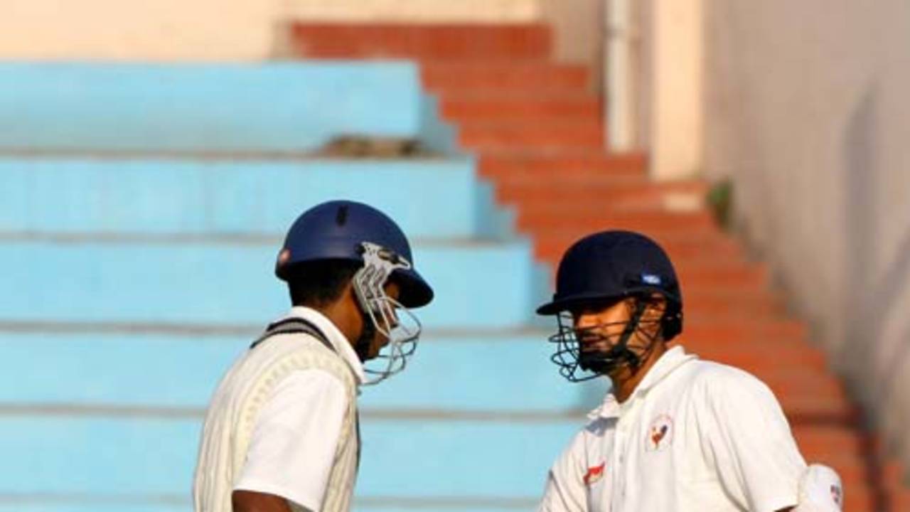 Rajesh Tabiar and Nitesh Patel added 71 runs for the first wicket, Gujarat v Madhya Pradesh, Ranji Trophy Plate League, 1st semi-final, 2nd day, Delhi, December 26, 2007 