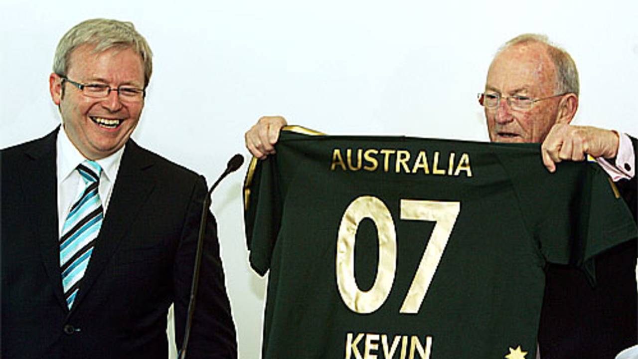 Cricket Australia chairman Creagh O'Connor gives the Australian prime minister Kevin Rudd a customised T-shirt