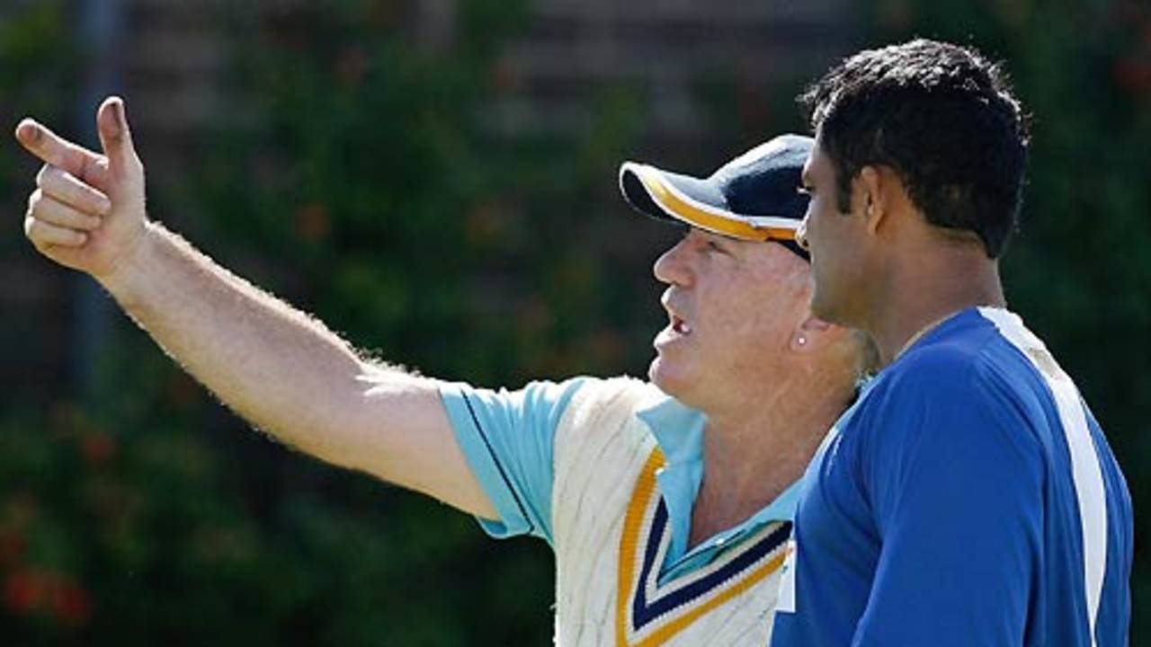 Former Australian batsman Greg Matthews has a chat with Anil Kumble