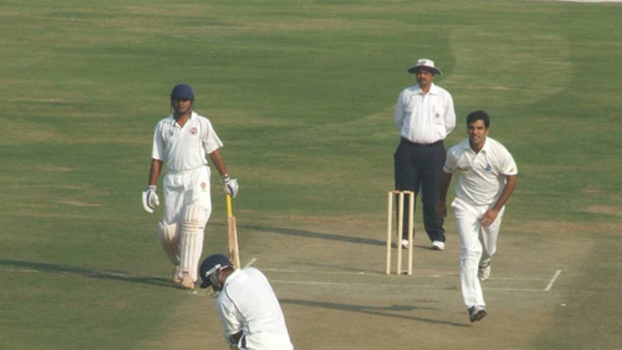 Amit Bhandari in his follow through, Baroda v Delhi, 1st semi-final, Ranji Trophy Super League, Indore, 1st day, January 5, 2008 