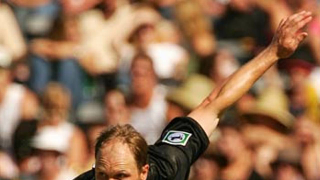 Jeff Wilson in action, New Zealand v Australia, 2nd ODI, Christchurch, February 22, 2005