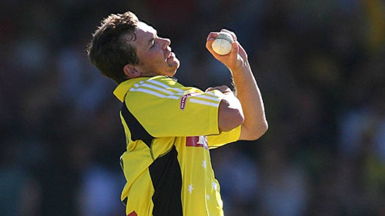 Danny McLauchlan bowls against Victoria, Western Australia v Victoria, KFC Twenty20 final, January 13, 2008