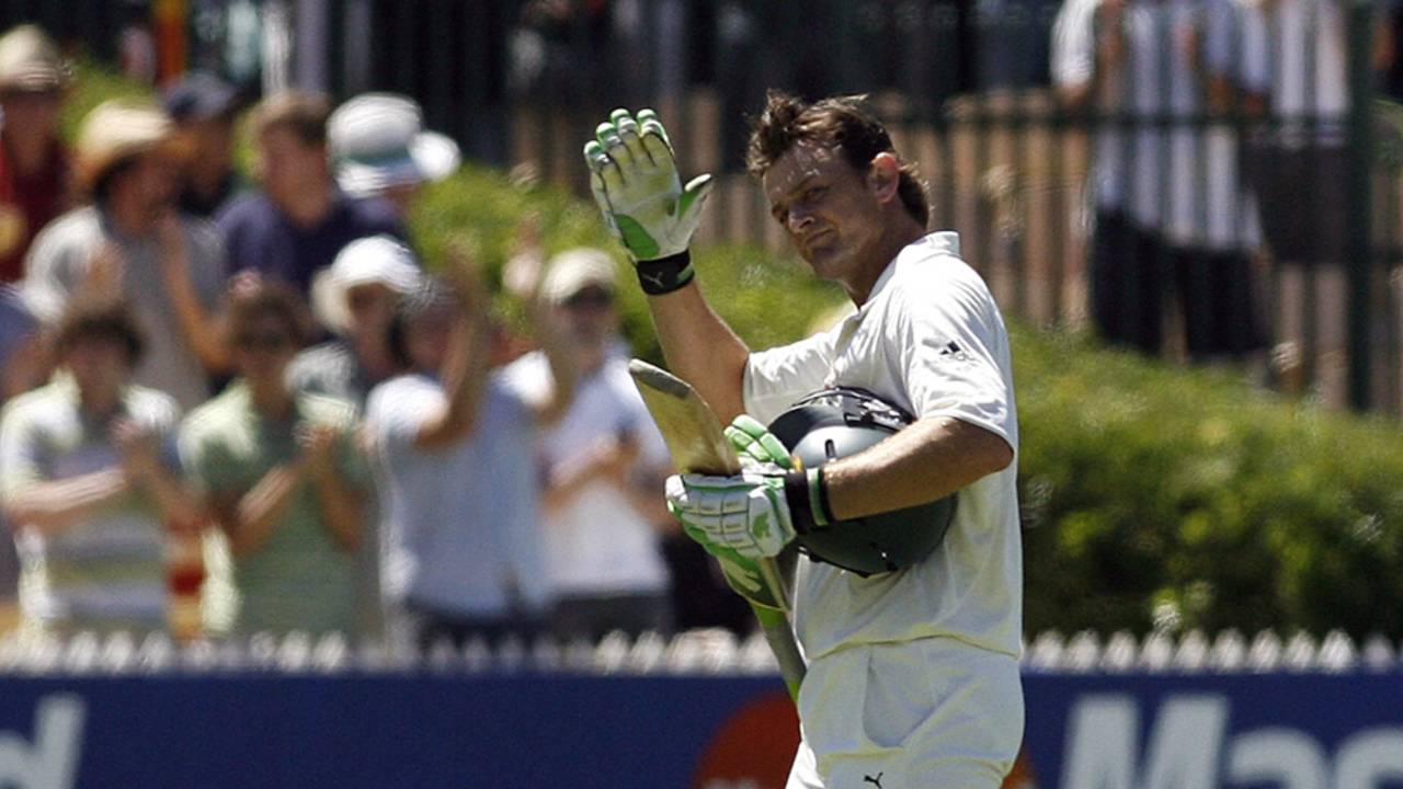 Adam Gilchrist waves goodbye to Adelaide, Australia v India, 4th Test, Adelaide, 4th day, January 27, 2008