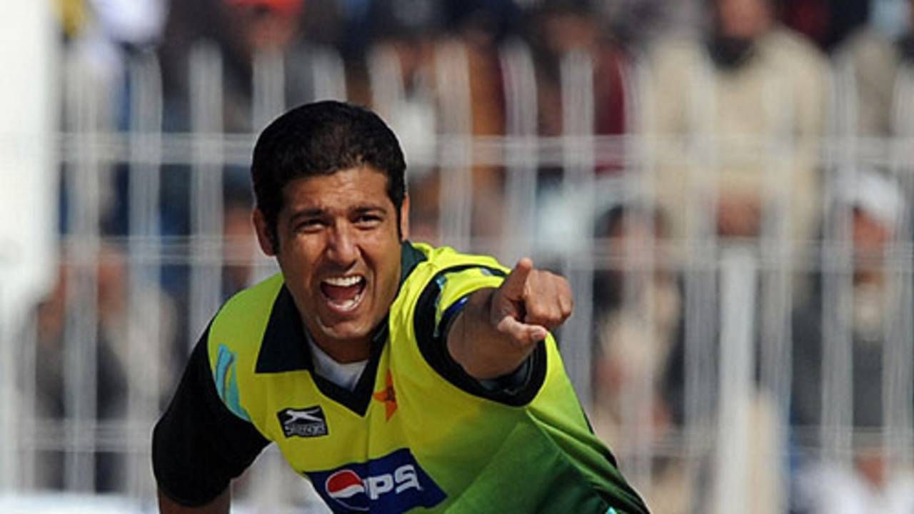 Kamran Hussain belts out an appeal, Pakistan v Zimbabwe, 4th ODI, Mobilink Cup, Faisalabad, January 30, 2008