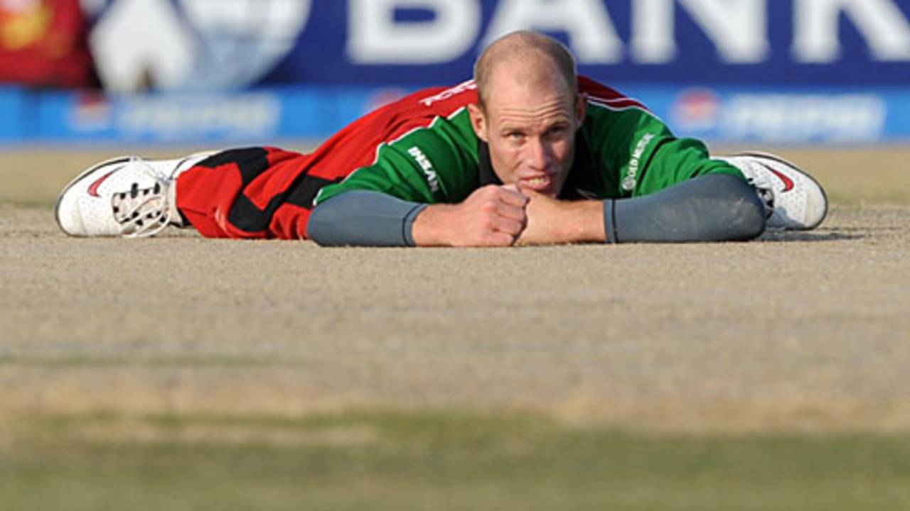Gary Brent contemplates what could have been after a dropped catch, Pakistan v Zimbabwe, 4th ODI, Mobilink Cup, Faisalabad, January 30, 2008
