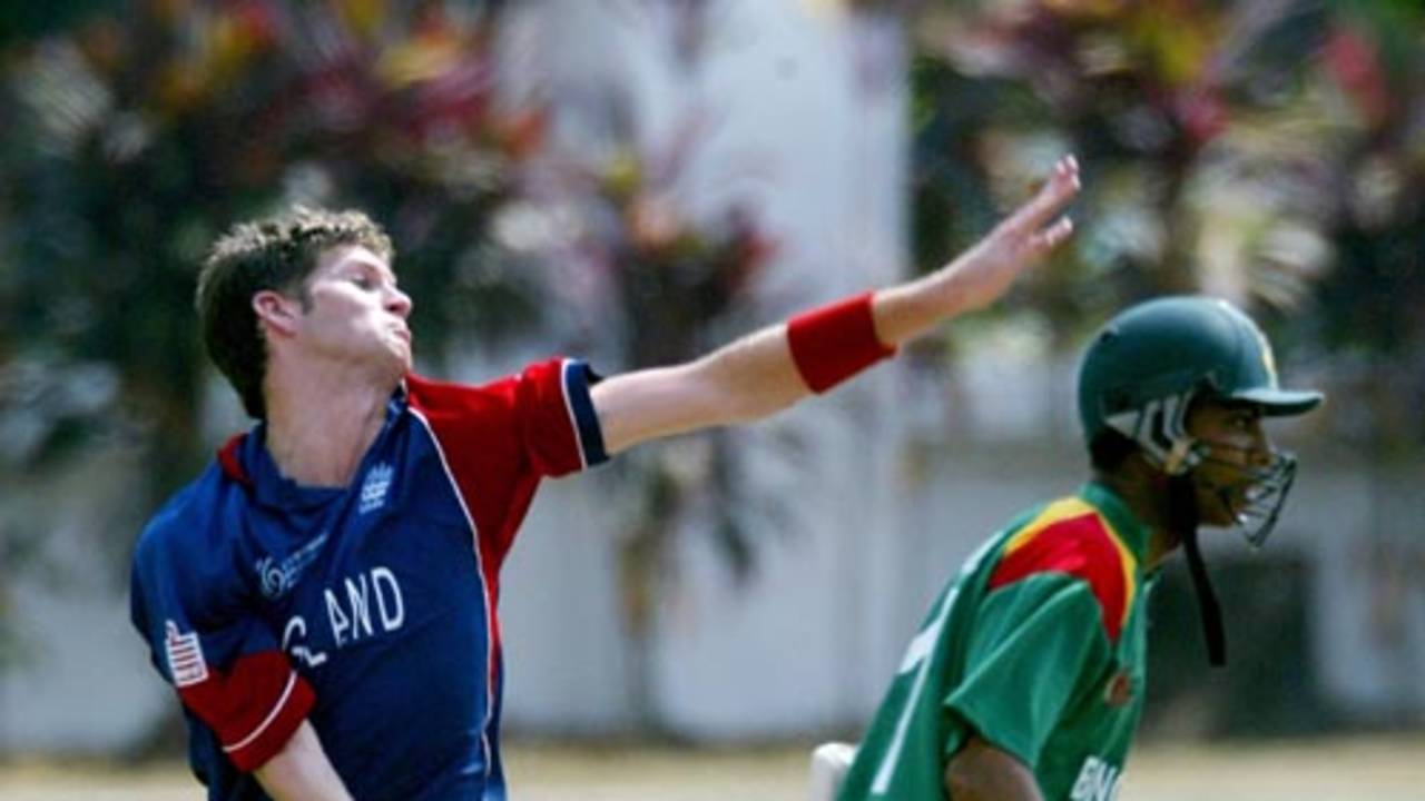 James Lee prepares to send in a delivery, Bangladesh Under-19s v England Under-19s, Under-19 World Cup, Kuala Lumpur, February 22, 2008 

