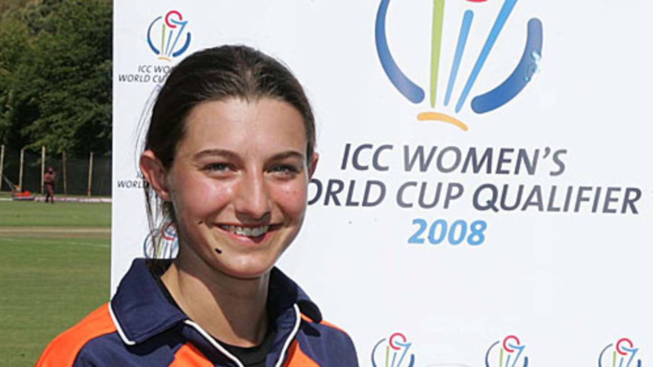 Lotte Egging with her Player of the Match award, Pakistan v Netherlands, ICC Women's World Cup Qualifiers semi-final, Stellenbosch, February 22, 2008