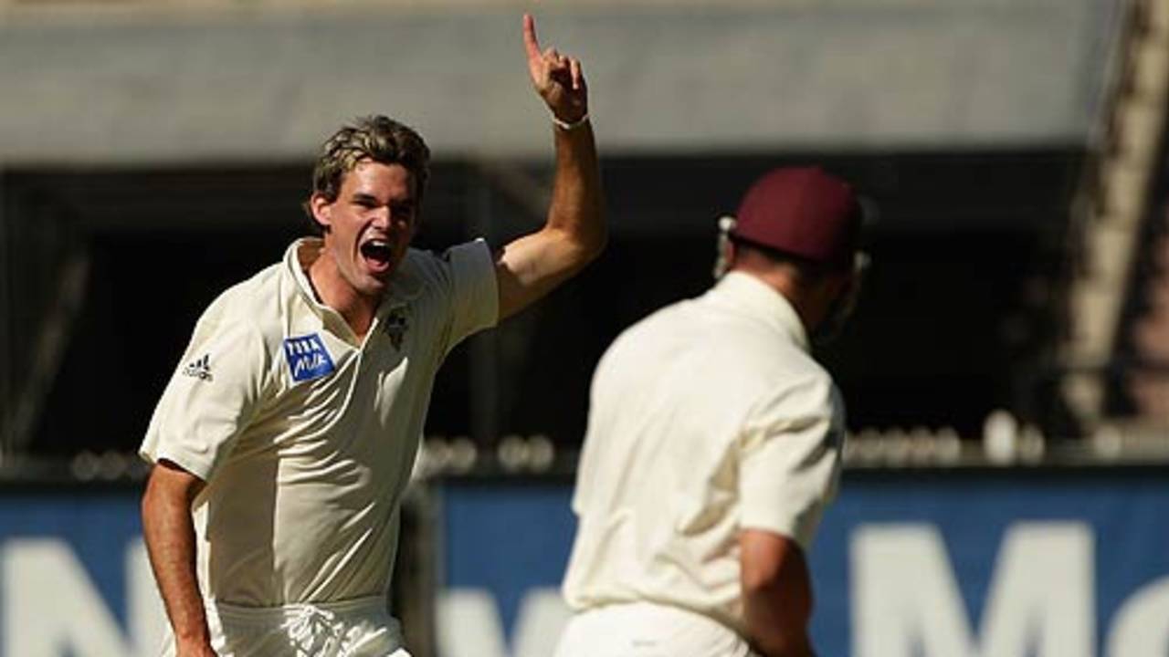 Clint McKay bowls Aaron Nye on his way to a three-wicket haul
